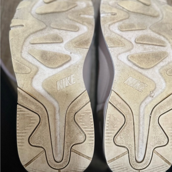 Nike Women's Pink and Gold Running Shoes - Picture 6 of 9